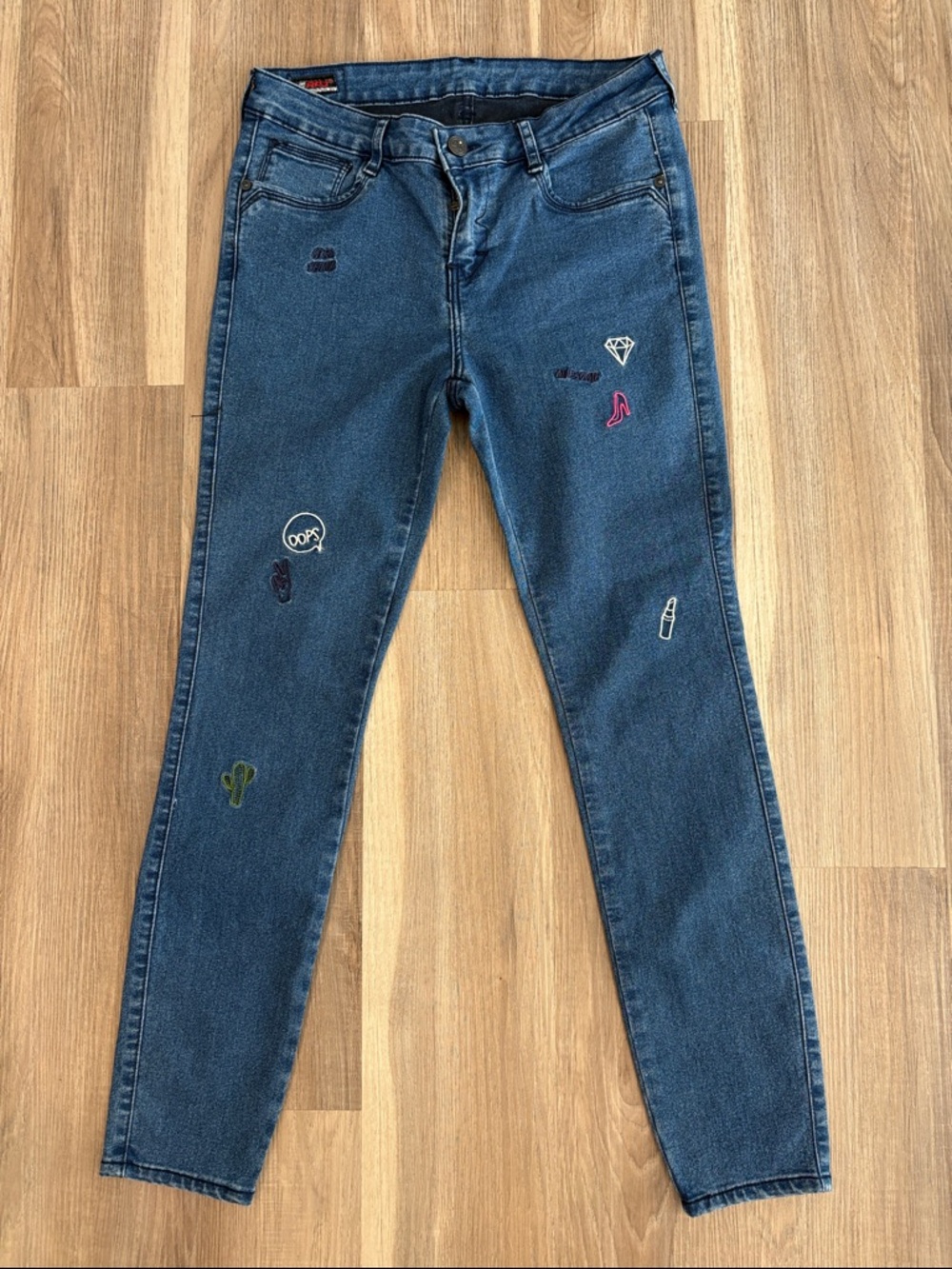 ❤️‍🔥3/$20 Blue Skinny Jeans with Playful Embroidered Motifs